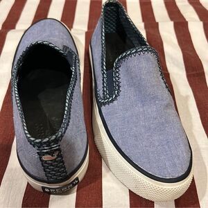 Vineyard Vines light blue boat shoes sz 7